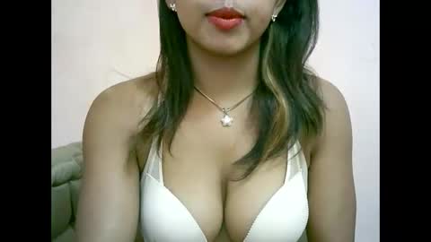 Snapshot of bellibellah chatting on June 2, 11:45 am BelliBellah online show from June 2, 11:45 am