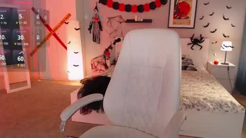 Bella online show from October 31, 1:17 am