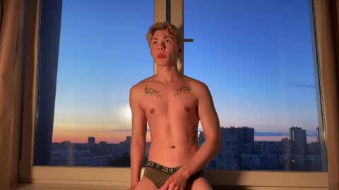 Snapshot of ben_harmon chatting on June 7, 7:39 pm ben_harmon online show from June 7, 7:39 pm