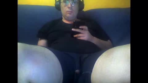 Snapshot of bender_35 chatting on January 7, 10:41 pm bender_35 online show from January 7, 10:41 pm