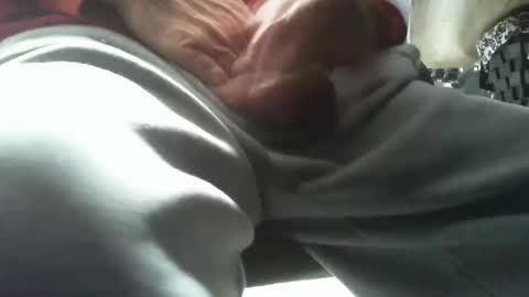 Snapshot of beninoam75 chatting on April 3, 11:19 am beninoam75 online show from April 3, 11:19 am