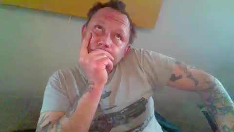 Snapshot of benizio_ chatting on April 24, 11:56 am benizio online show from April 24, 11:56 am