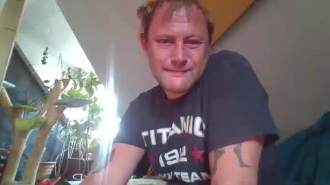 Snapshot of benizio_ chatting on June 10, 8:46 am benizio online show from June 10, 8:46 am