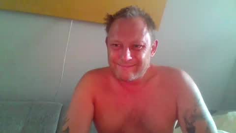 Snapshot of benizio_ chatting on June 29, 3:12 pm benizio online show from June 29, 3:12 pm