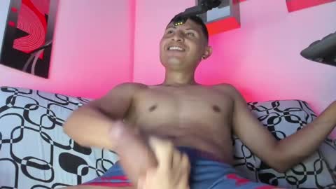 Snapshot of benjamin_greyxxx chatting on May 26, 11:12 pm benjamin online show from May 26, 11:12 pm