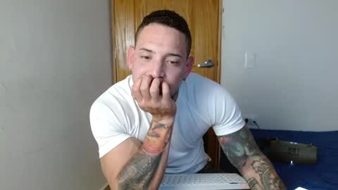 benjamin_isaac online show from December 5, 10:45 pm