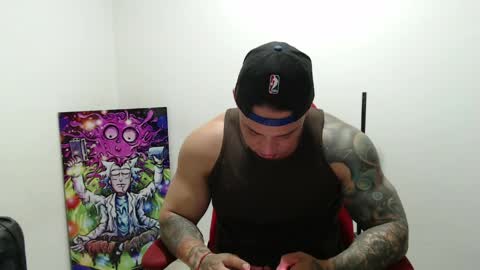 Snapshot of benjamin_isaac chatting on April 25, 12:35 am benjamin_isaac online show from April 25, 12:35 am