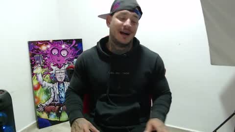Snapshot of benjamin_isaac chatting on August 4, 11:40 pm benjamin_isaac online show from August 4, 11:40 pm