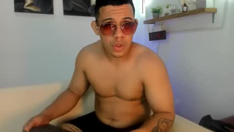 Snapshot of benjamin_lich chatting on March 16, 5:44 am benjamin_lich online show from March 16, 5:44 am