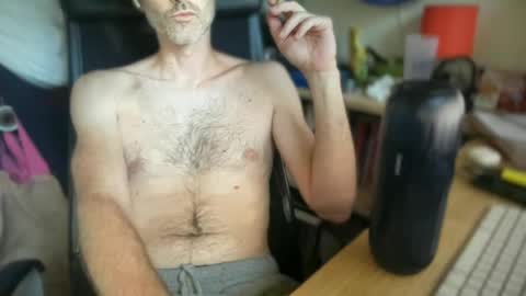 Snapshot of benjdean chatting on June 23, 10:57 am benjdean online show from June 23, 10:57 am