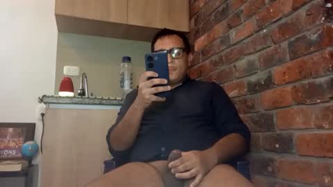 Snapshot of benny_94_project1000 chatting on October 4, 7:01 pm Benn online show from October 4, 7:01 pm