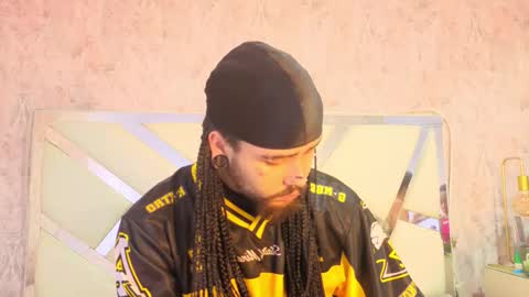 Snapshot of benny_and_mark chatting on February 27, 4:12 am Benny and Mark online show from February 27, 4:12 am