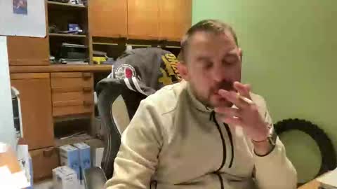 benochau online show from April 4, 2:10 am