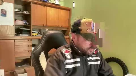 benochau online show from April 11, 10:19 am