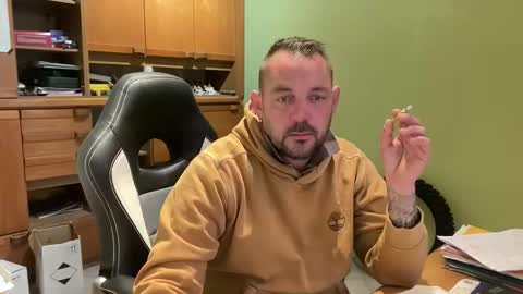 benochau online show from April 23, 4:46 am