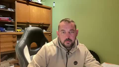 benochau online show from April 28, 1:26 am