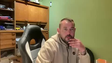 benochau online show from April 28, 2:49 am