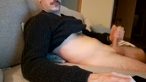 Snapshot of benoitgmx12 chatting on February 18, 8:49 pm benoitgmx12 online show from February 18, 8:49 pm