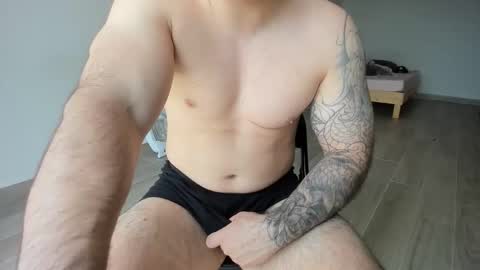 Snapshot of benthebodybuilder chatting on April 19, 6:32 pm Ben Braxton online show from April 19, 6:32 pm