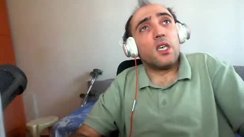Snapshot of bentish chatting on April 25, 10:40 am bentish online show from April 25, 10:40 am