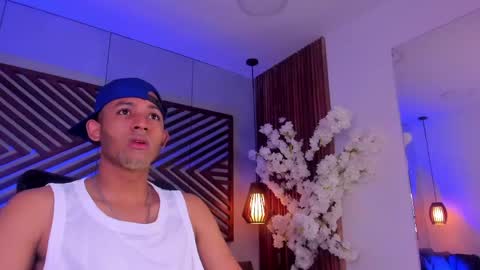 Snapshot of bento_fox chatting on April 28, 3:00 am bento_fox online show from April 28, 3:00 am
