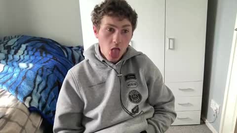 Snapshot of benwardle123 chatting on February 26, 2:46 pm READ MY BIO ---  --- READ MY BIO online show from February 26, 2:46 pm