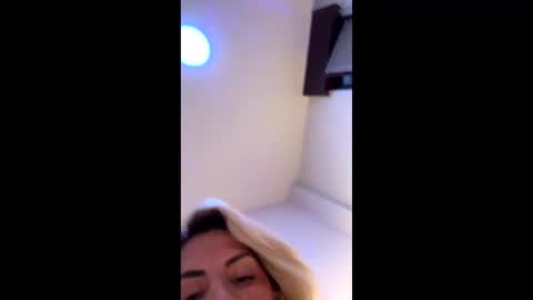 berechucky online show from September 26, 9:30 pm