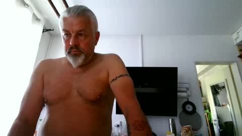 Snapshot of berg_boy chatting on June 20, 6:49 am Martin online show from June 20, 6:49 am