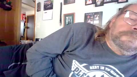 Snapshot of bergeeric1970 chatting on December 3, 6:28 pm bergeeric1970 online show from December 3, 6:28 pm