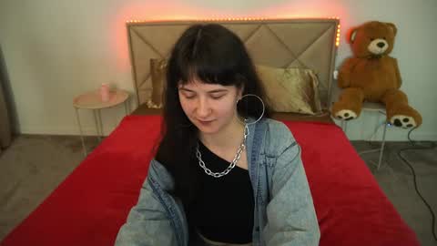 Snapshot of berrydiva chatting on May 18, 8:14 pm Violette online show from May 18, 8:14 pm