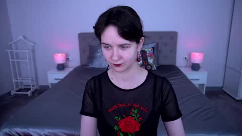 Snapshot of berrydiva chatting on June 9, 1:12 pm Violette online show from June 9, 1:12 pm