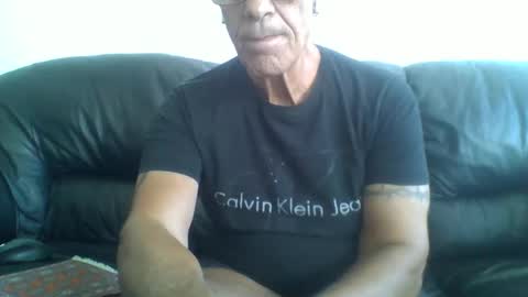 Snapshot of besi620901 chatting on June 10, 4:50 pm besi620901 online show from June 10, 4:50 pm