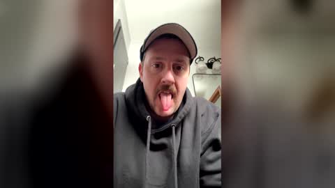 Snapshot of bestfriend123456 chatting on February 12, 7:20 pm bestfriend123456 online show from February 12, 7:20 pm