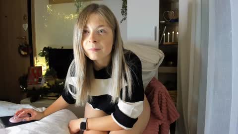 Snapshot of bestgirl_ofthe_neighborhood chatting on January 2, 6:45 pm Vicky   online show from January 2, 6:45 pm