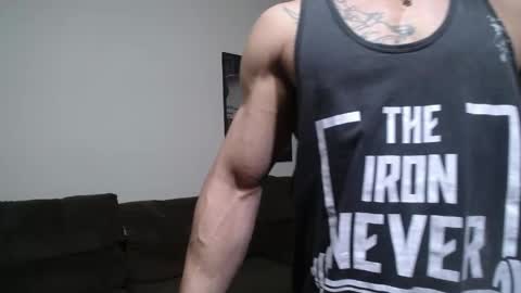 Snapshot of bestmuscle chatting on April 28, 2:27 am bestmuscle online show from April 28, 2:27 am