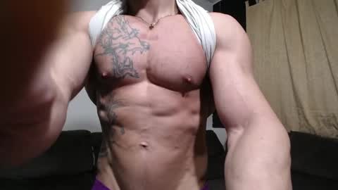 Snapshot of bestmuscle chatting on May 29, 11:14 pm bestmuscle online show from May 29, 11:14 pm