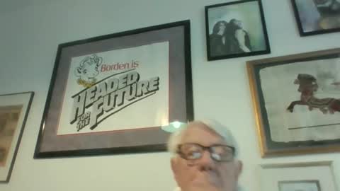 Snapshot of bestshot1951 chatting on April 28, 11:10 pm bestshot1951 online show from April 28, 11:10 pm
