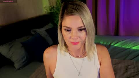 Snapshot of betty_brock chatting on May 23, 9:24 am Betty online show from May 23, 9:24 am