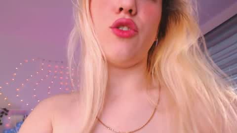 Snapshot of betty_murr chatting on May 16, 10:36 am betty_murr online show from May 16, 10:36 am