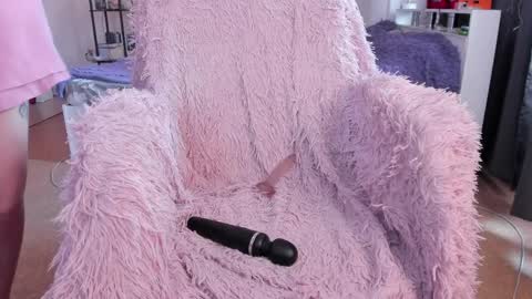 Dory make me happier online show from March 25, 4:18 am