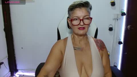 Snapshot of bety_cum3 chatting on June 17, 3:35 pm bibiana online show from June 17, 3:35 pm
