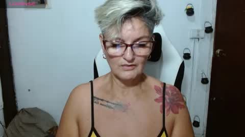 Snapshot of bety_cum3 chatting on June 19, 10:35 pm bibiana online show from June 19, 10:35 pm