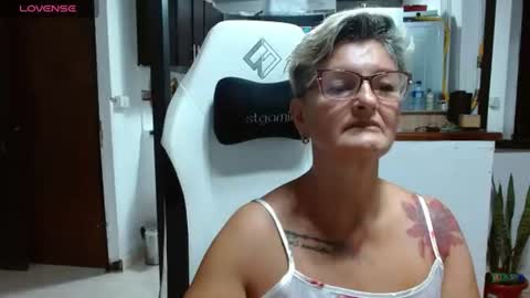 Snapshot of bety_cum3 chatting on June 25, 10:31 am bibiana online show from June 25, 10:31 am