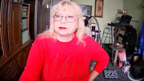Snapshot of beverlycynia chatting on September 30, 11:04 am BeverlyCynia online show from September 30, 11:04 am