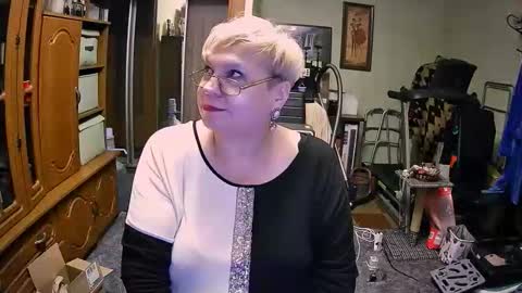 Snapshot of beverlycynia chatting on October 5, 4:27 pm BeverlyCynia online show from October 5, 4:27 pm