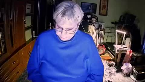 Snapshot of beverlycynia chatting on November 21, 4:16 pm BeverlyCynia online show from November 21, 4:16 pm