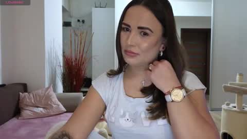   BeyonceDoll       Twitter DollBeyonce    online show from February 21, 6:53 pm