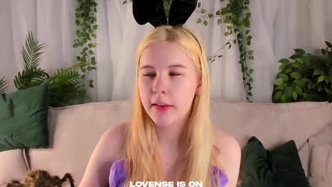 Eliz online show from October 26, 1:33 am