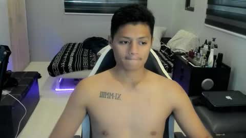 bhillrhey121103 online show from February 7, 8:07 am