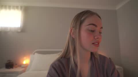 Snapshot of bibi_it_is chatting on September 27, 1:43 am Bibi online show from September 27, 1:43 am